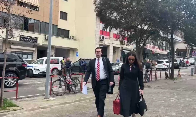 Avokati amerikan i Veliajt nuk lejohet në seancë