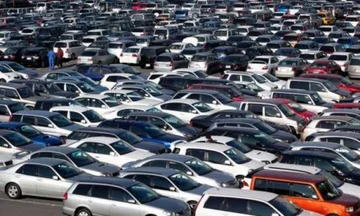 ¿Por qué los coches con los cambiadores automáticos comienzan ellos mismos?