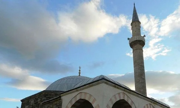Dy persona arrestohen, dyshohen për vjedhje në disa xhami të Lipjanit