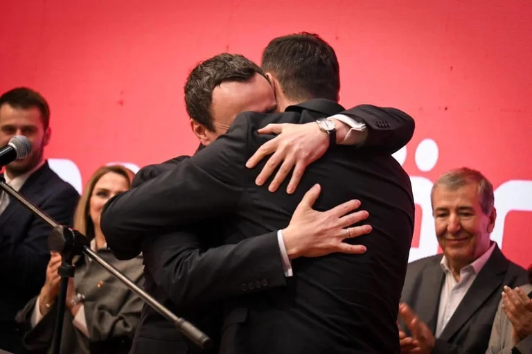 Les chiffres ne sont pas mais Conjufca convaincu: Nous ne faisons gouvernement que avec des minorités non serbes. L'opposition a été agressive.