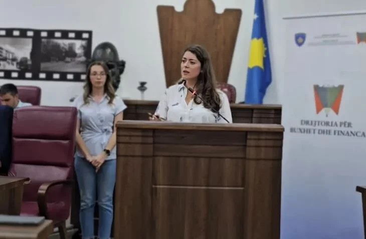 Ein Tag nachdem sein Büro gebrochen wurde, tritt der Haushaltsdirektor in Gjilan zurück