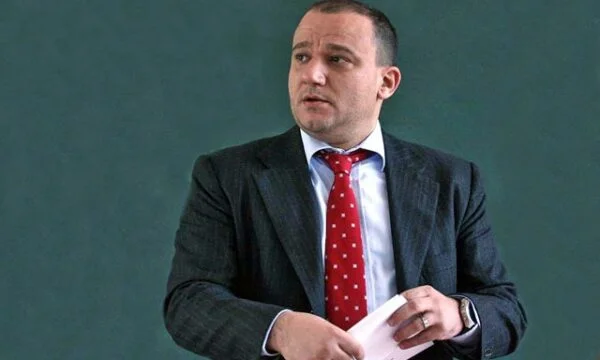 La morte del 53enne Andis Harasani, ex albanese deputa dalla SP