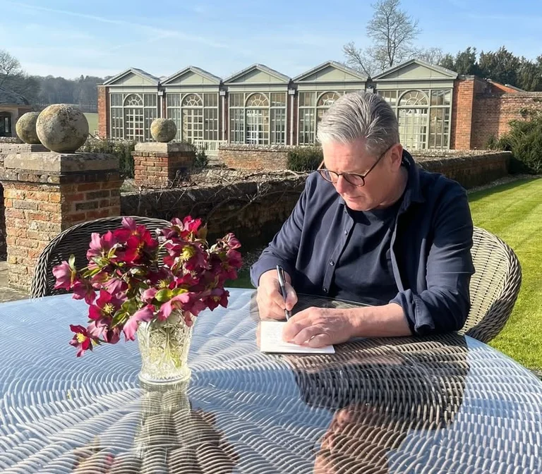 “I lavoro per voi e la vostra generazione \\x1> - Il Primo Ministro britannico emoziona con parole su sua figlia durante il Giorno Internazionale delle Donne.