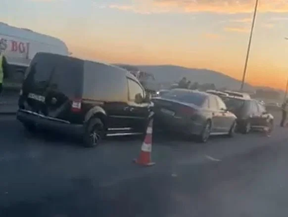 Accident en chaîne à Top Mirad, soupçonné de quatre voitures impliquées