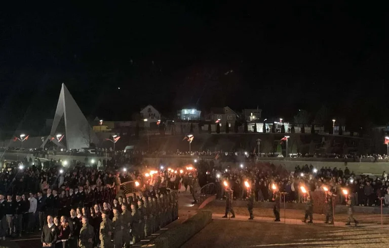 “Nuit d'incendie” à Prekaz: Éruptions éclairantes en l'honneur de l'ère de l'UCK