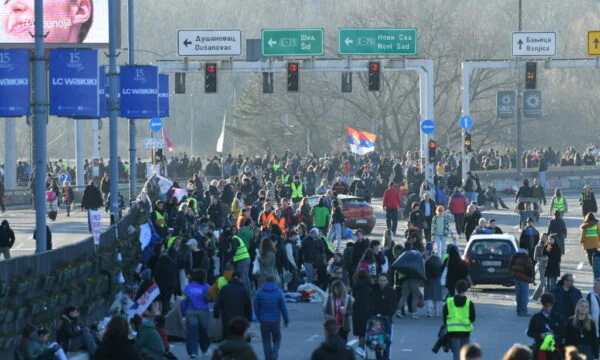 La Serbie bloquée, deux grandes manifestations mises en garde, une grève générale