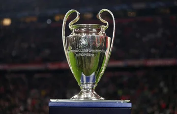 Erste Match Formation von 1/8 der Finals bei der Champions League