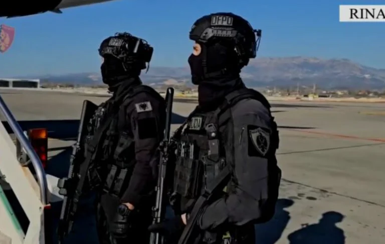 Ex oficial de policía albanés extraditado por Estados Unidos, pidió estos trabajos