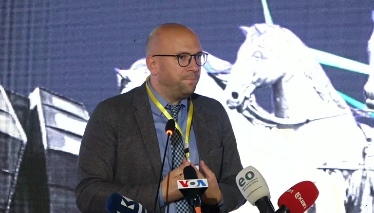 Sarrazine: tempo di trovare soluzioni concrete per il dialogo