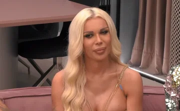 Edona James ouvre le profil dans “