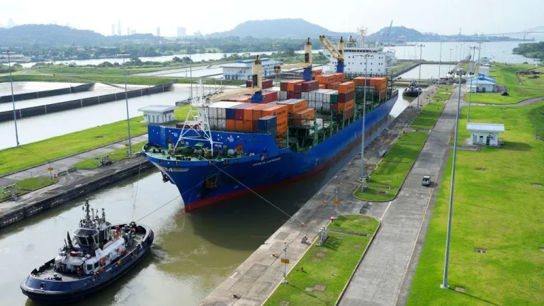 Presión del presidente Tump: Hong Kong billionaire acepta vender puertos del Canal de Panamá a la firma americana