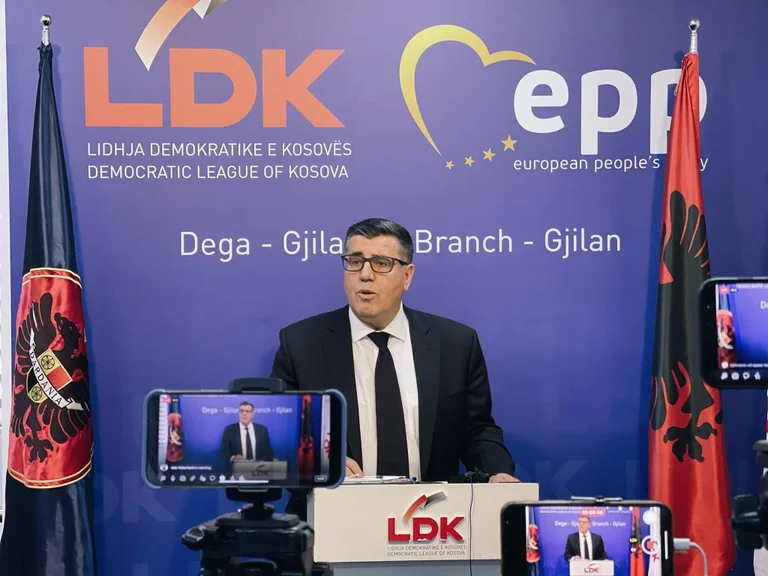 Die LDK in Gjilan reagiert auf Kurti: Alban Hyseni hat Arbeiter in einem Kindergarten bezahlt, ohne die Arbeit zu beginnen