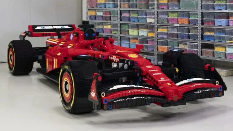 Lego hizo una copia en tamaño real del perno F1 de Ferrari