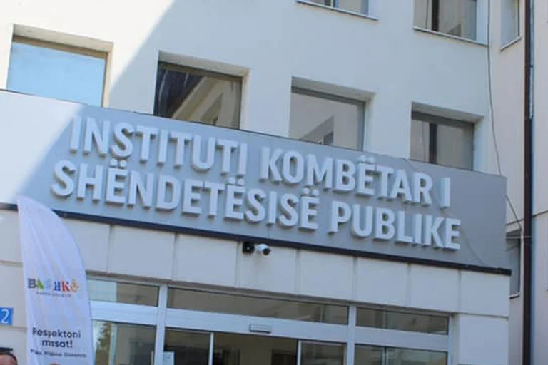 Qe më shumë se 3 javë nuk pihet uji i Badocit, IKSHPK tregon për ndikimin që ka mangani në shëndet