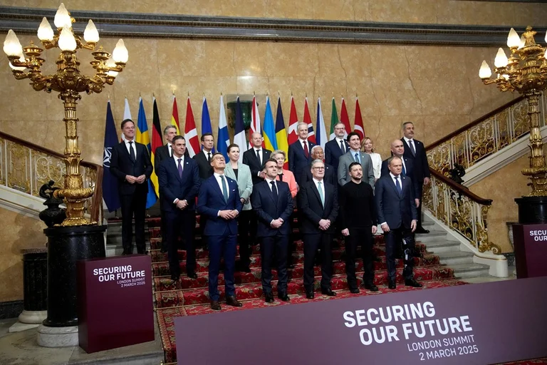 Summit in London, Weltführer sammeln für gemeinsames Foto