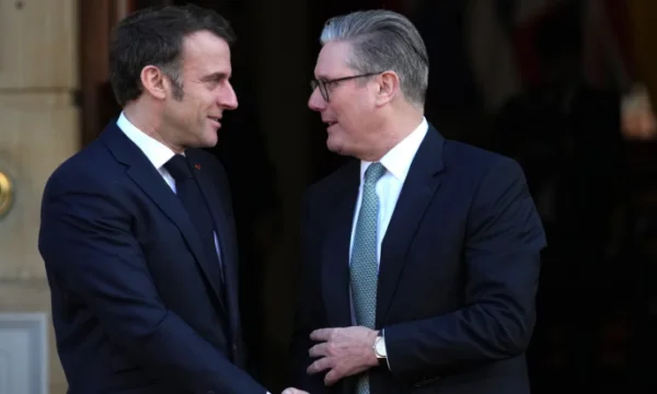 Macro, il primo leader ad arrivare alla Lancaster House di Londra per il vertice dell'Ucraina