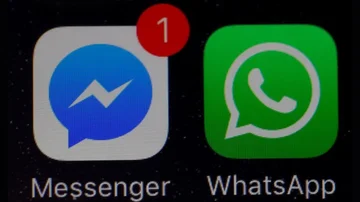 Bien WhatApp i and Messengerji, users can text