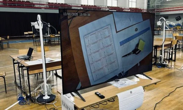 KQZ-ja po bën “vlerësimin e pakove me fletëvotime”, Elezi tregon “procedurat” para nisjes së numërimit të votave me postë