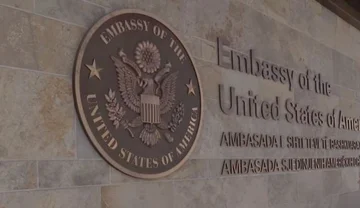 Ambasada amerikane përsërit thirrjen: Kosova të hyjë në partneritet afatgjatë për LNG me SHBA-në