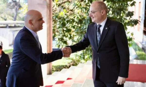 Albaniens Außenminister mit Antrag auf Beset: Kosovo verdient Mitgliedschaft im Europarat