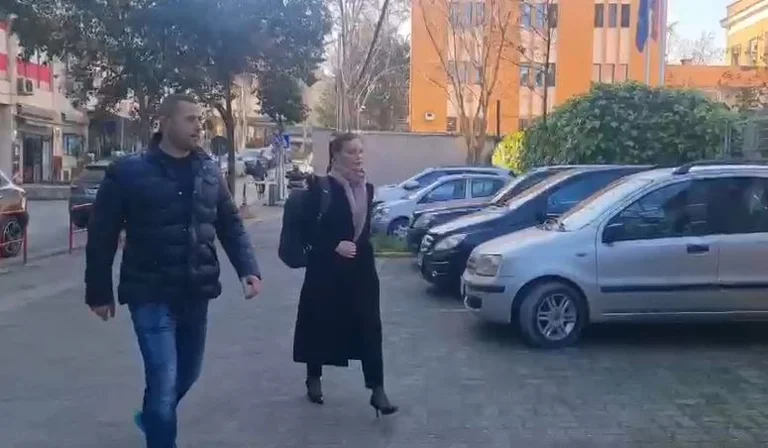 Ayla Xoxa va a SPAK per la misura di “ditazione della vista