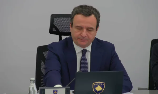 Kurti interrompt la diffusion de la réunion du gouvernement, dit que deux propositions nécessitent une discussion secrète