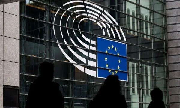 Heute EU-Berichtsentwurf, Europäisches Parlament sucht die Entfernung von Maßnahmen gegen Kosovo