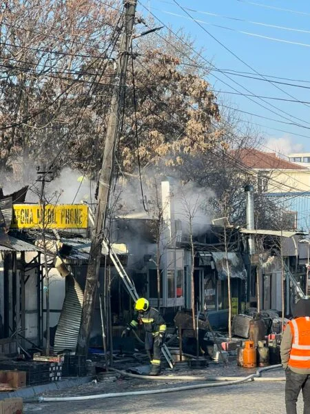 Wie hat die Verbrennung von Einheimischen auf dem Green Market mit der Feuerwehr in Pristina (VIDEO) gesprochen?