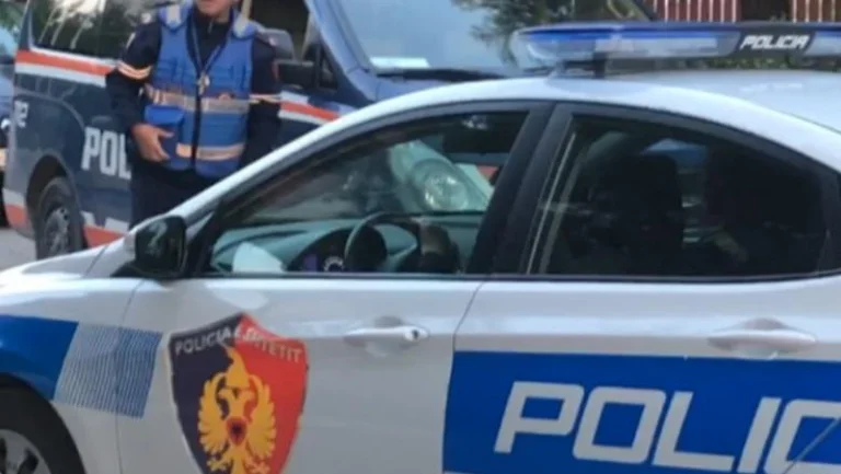 Schwere in Tirana: Polizeioffizier schießt sich in der Wohnung (EMRI)