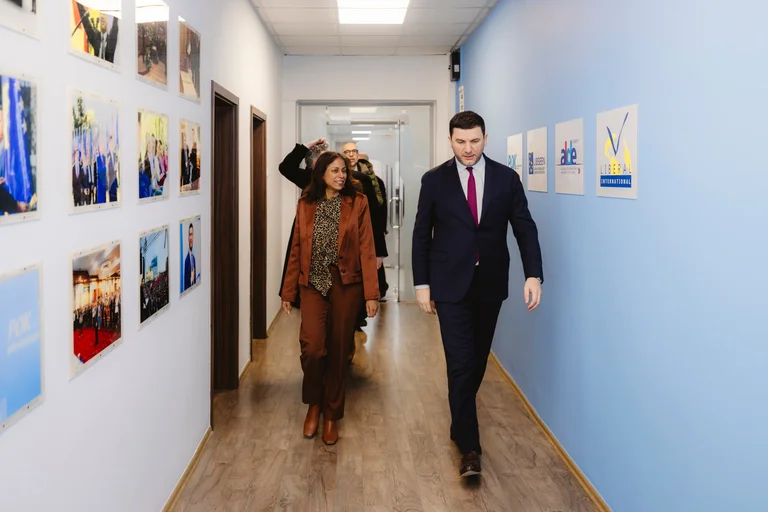 Krasniqi meets with Anu Prattipati: The country needs a new, stable and responsible government soon