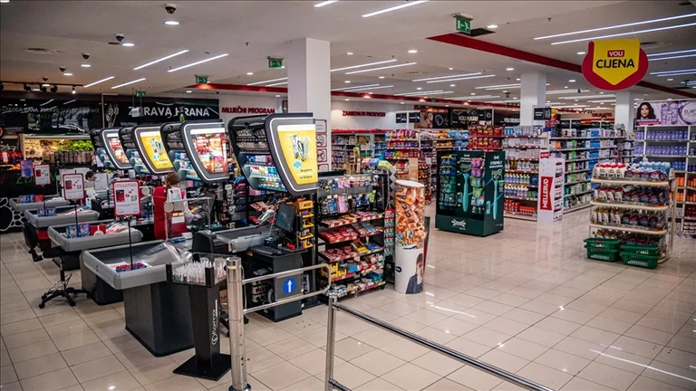 Montenegro Boykot abbassa la circolazione dello shopping di più del 30 per cento