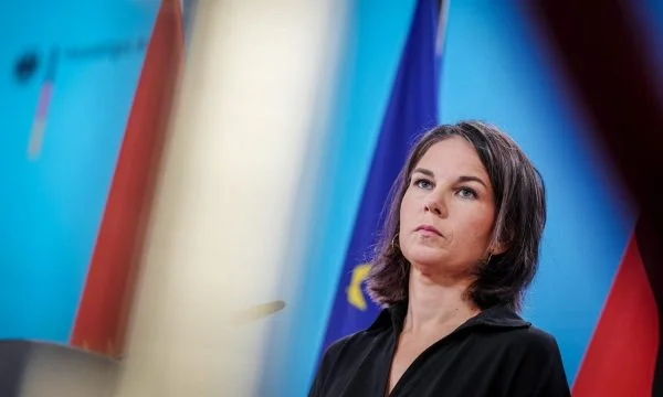 Deutsche Außenminister Baherbox: Wir sollten Putin gerade nicht zu Gunsten tun.