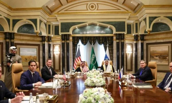 Negoziati Fine tra le delegazioni statunitensi e russe a Riyadh