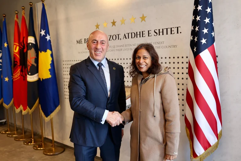 Haradinaj trifft Prattipat, spricht politische Entwicklungen im Land