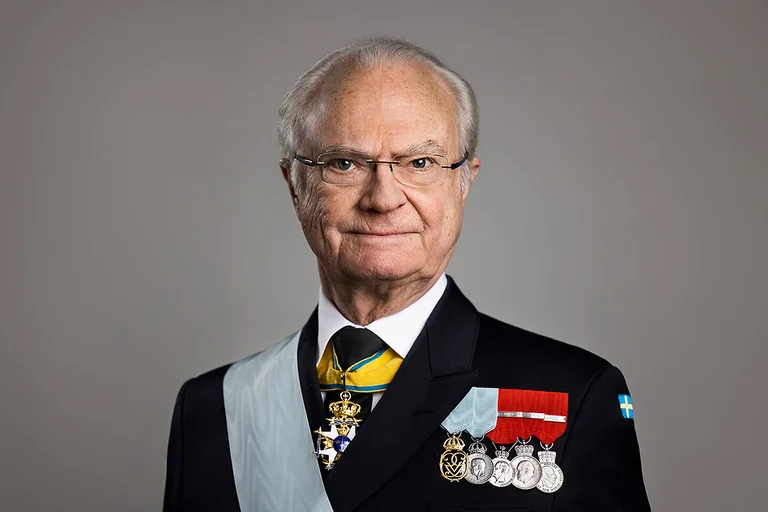 Re svedese Carl Gustaf R, con congratulazioni per il 17 ° anniversario dell'indipendenza del Kosovo
