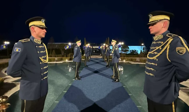 La ricezione di stato da leader di paese inizia in onore dell'indipendenza