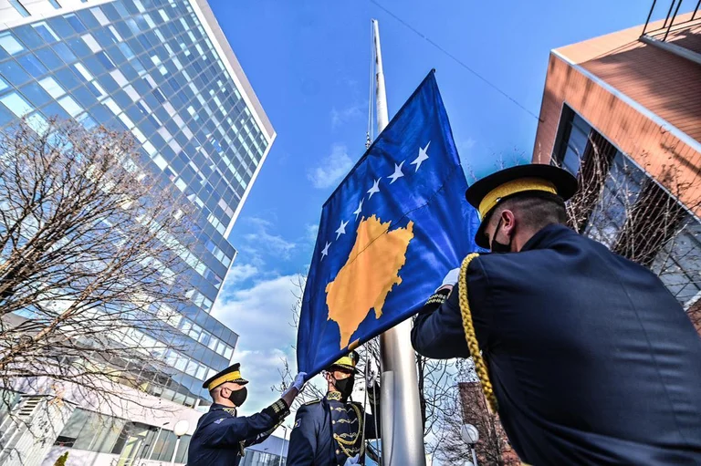 Nichts kann unsere Republik aufhalten” Am 17. Jahrestag der Unabhängigkeit erinnert man sich an das Opfer der Freiheit