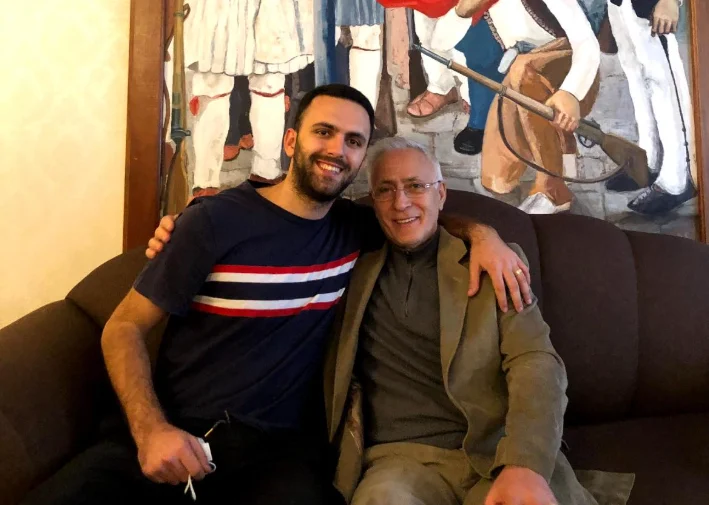 Eric ricorda che suo padre è ingiustamente tenuto all'Aia: la tua voce, la nostra libertà