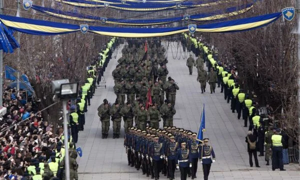 Kosovo KSF, policía parálisis hoy en Pristina
