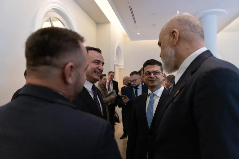 Fotoatum di giorno a Monaco é Rama ha incontrato anche Osman e Kurti