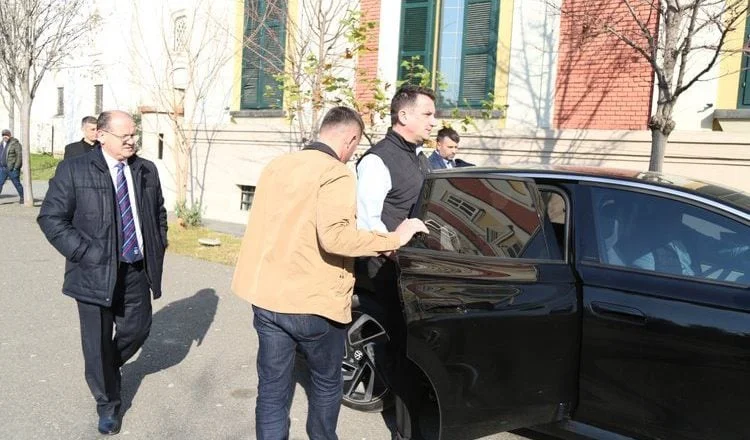 Erion Veliaj reagisce di nuovo dalla prigione: La villa nel centro è mio suocero
