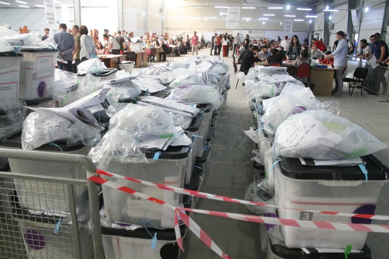 KQZ tregon se refuzuan 9 mijë e 49 zarfe nga diaspora: Ja sa u aprovuan