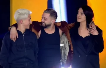Emozionante sorpresa per Gestin, residente “si spezza in lacrime dopo aver incontrato sua sorella e suo fratello