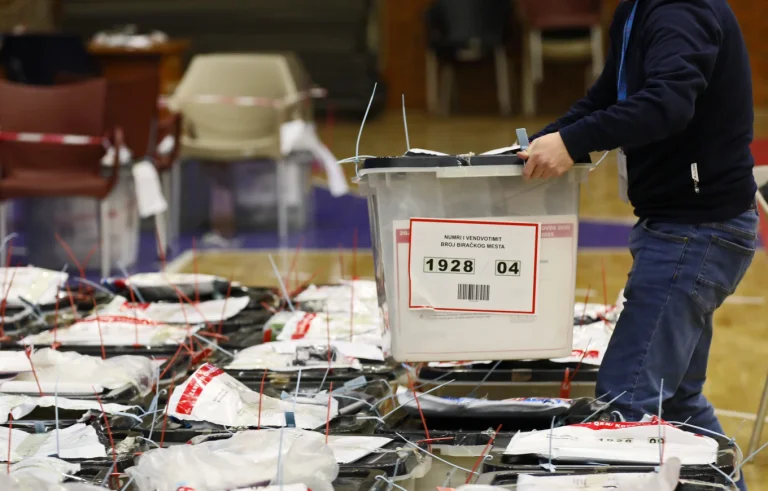 Conto di voto lanciato per i candidati in 8 comuni
