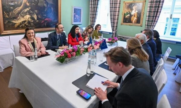 Osmani trifft sich mit dem EC-Präsidenten zusammen: Es ist Zeit für die EU, Maßnahmen zu entfernen, um den Weg Kosovos zum Kandidatenstatus zu ebnen