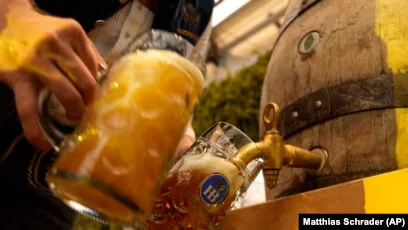 O BSH sostiene l'avvertimento del cancro nelle bottiglie di alcol