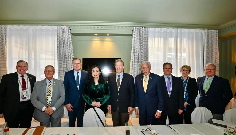 Osman trifft sich mit der US-Kongressdelegation in München