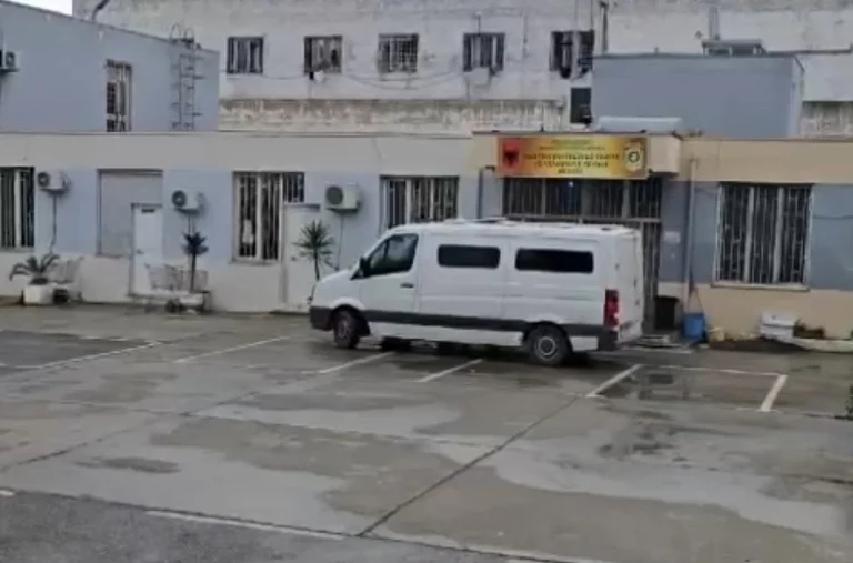Erion Veliaj arriva in detenzione di Durres
