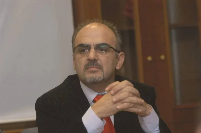 Profesori i UP-së pretendon se pandemia bankrotoi “qindra mijëra biznese” në Kosovë