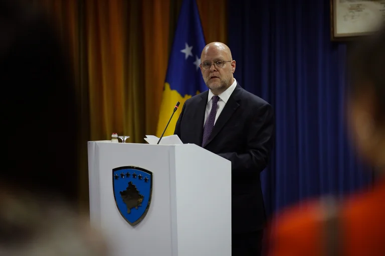 Hovenier përmend Kosovën: Shpërbërja e USAID-it rrit rrezikun për popullsitë e cenueshme të botës